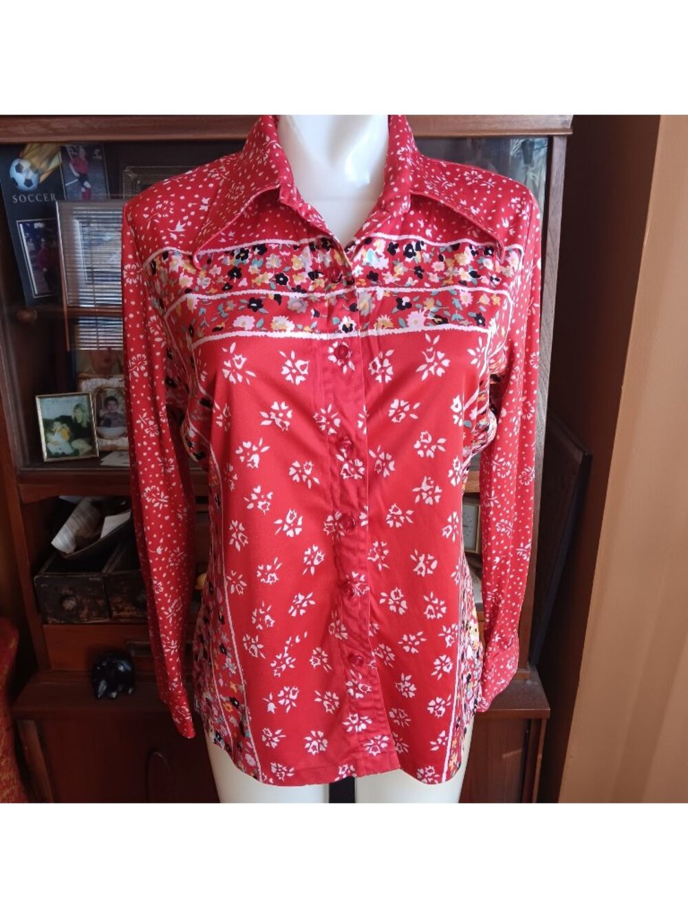 True Vintage Boho Top 13/14 Large Groovy Red Floral Tami Button-Up 1970's Hippy
